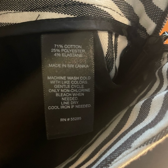 Express short black and white stripes. New with tags - Picture 9 of 9